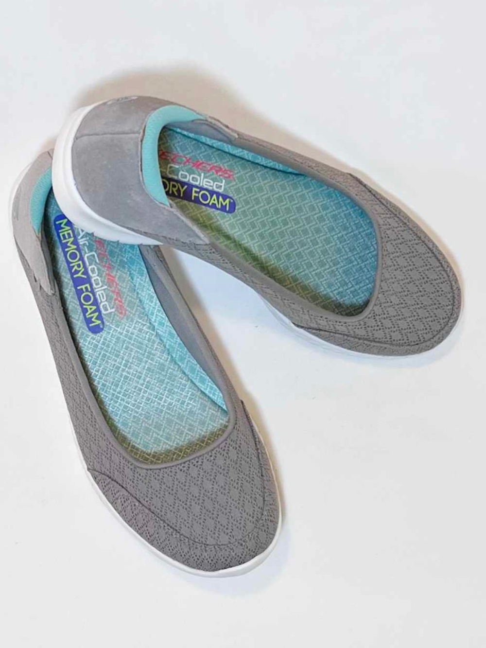 Skechers Light Gray Comfort Sneakers Walking Shoes, Size 6